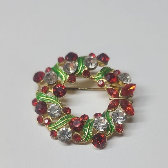 Gold Tone Red Green Clear Crystal Brooch with Wreath Design Womens Jewelry butte - Picture 1 of 6